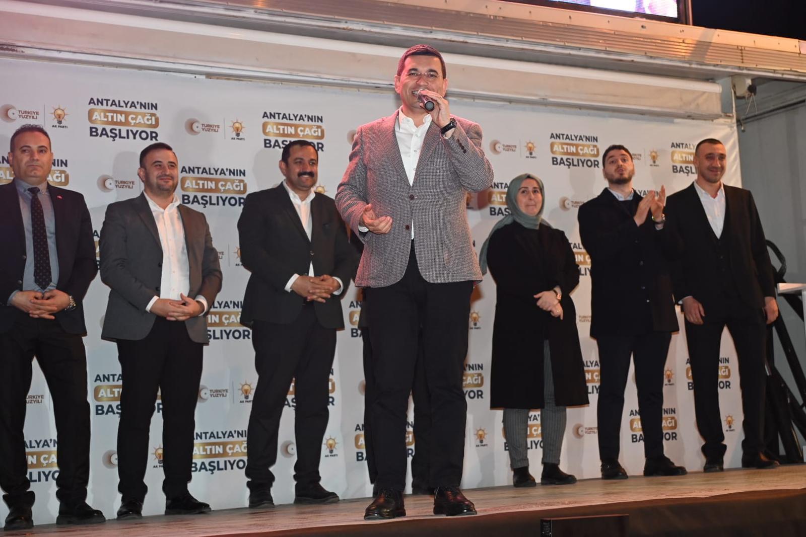 Cumhur İttifakı’nın Antalya Büyükşehir Belediye Başkan adayı Hakan Tütüncü ve