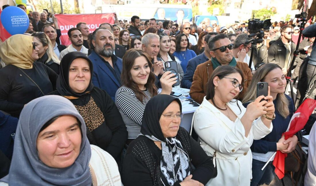 Konyaaltı Seçim Koordinasyon Merkezi’nin açılışında konuşan Cumhur İttifakı’nın Antalya Büyükşehir