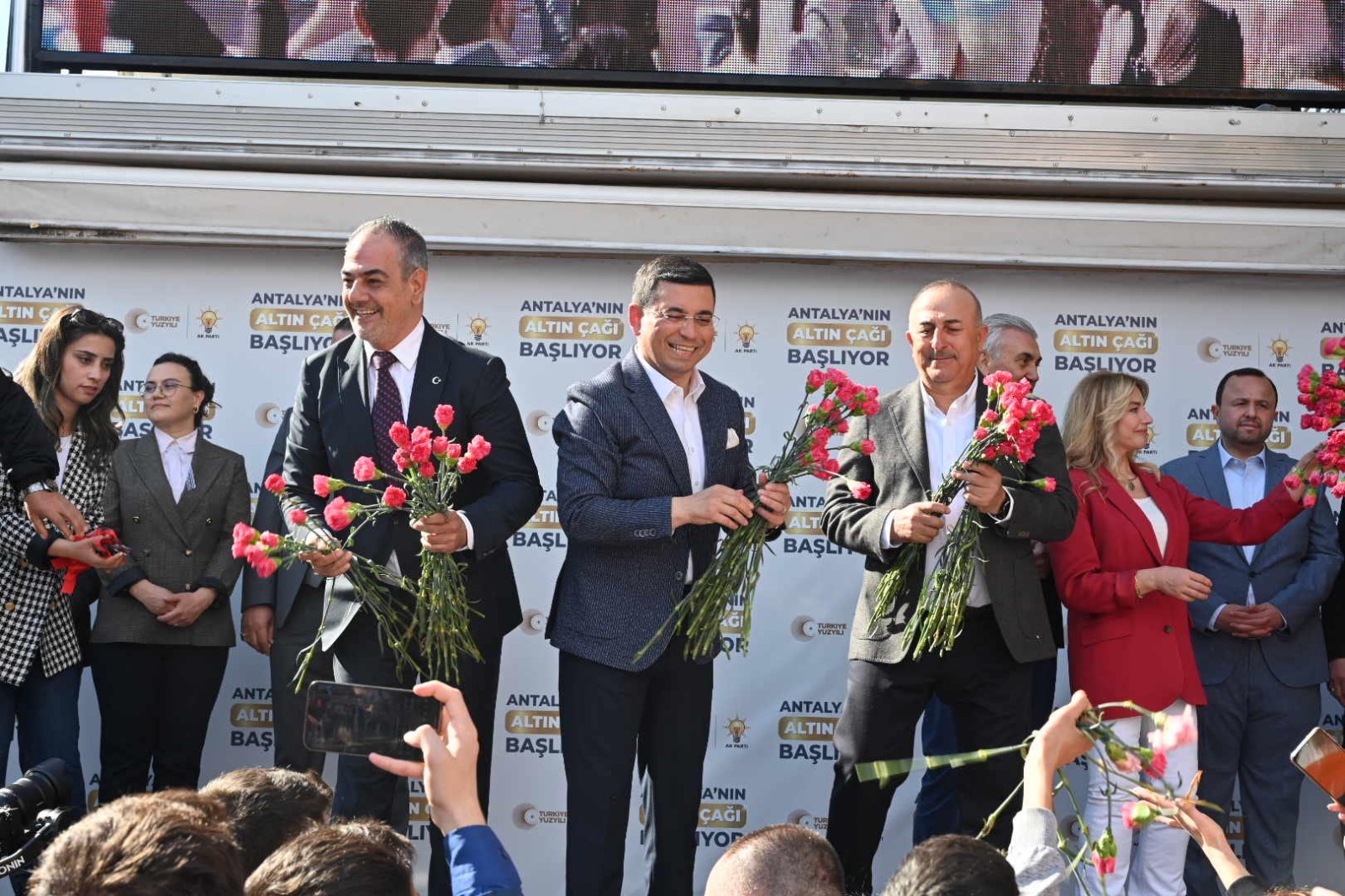 AK Parti’nin Antalya Büyükşehir Belediye Başkan adayı Hakan Tütüncü, Cumhur