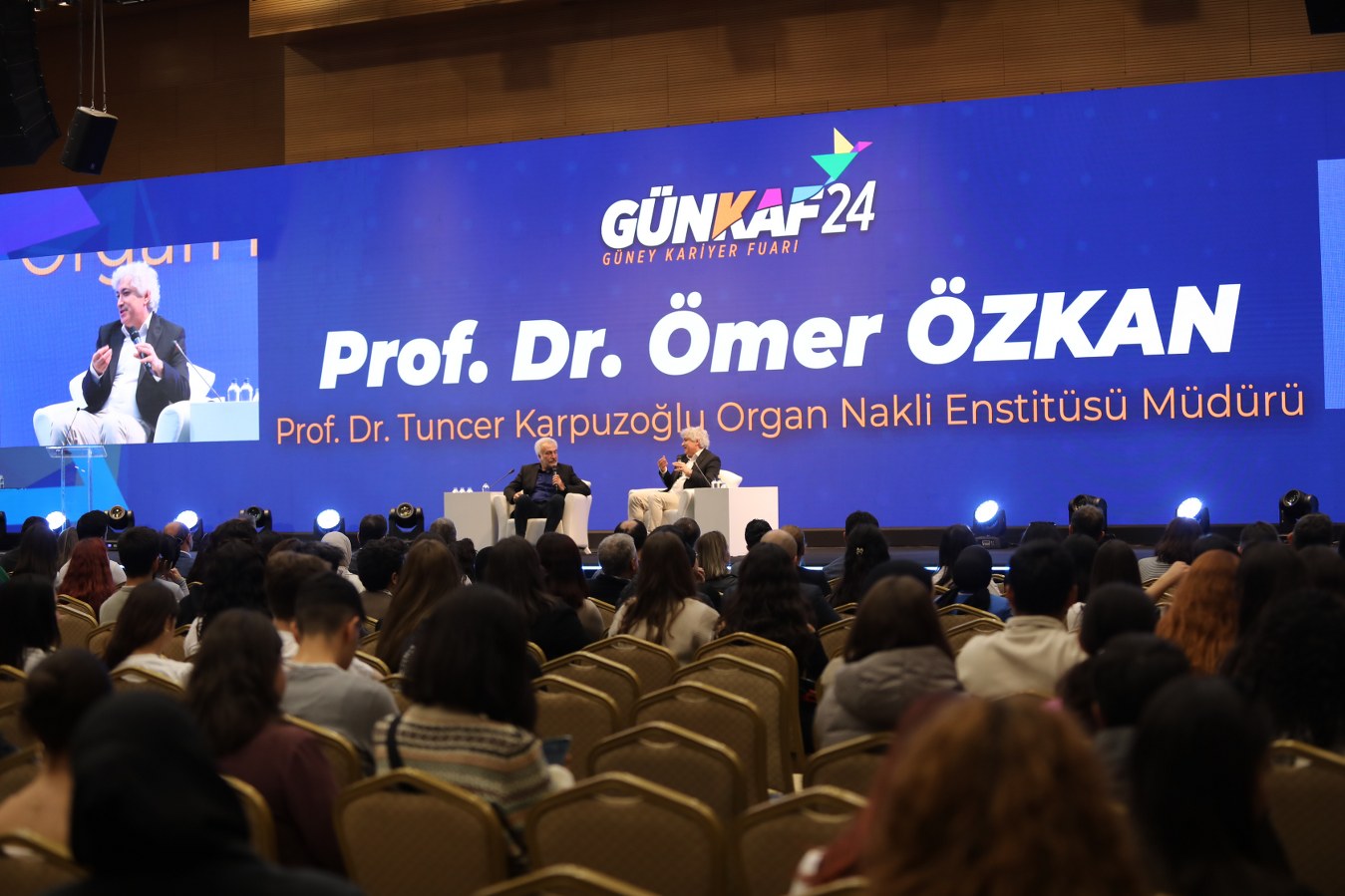 Akdeniz Üniversitesi ev sahipliğinde düzenlenen Güney Kariyer Fuarı’nda (GÜNKAF) 25