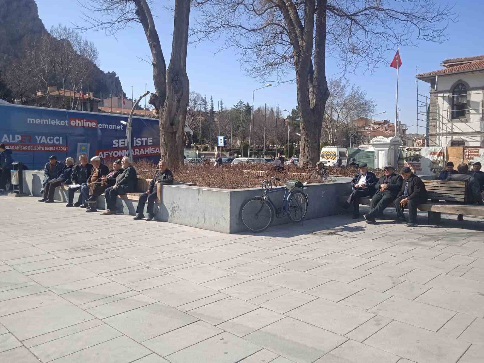 Afyonkarahisar’da şubat ayının son günlerinde termometreler 17 dereceleri gösterirken, kent