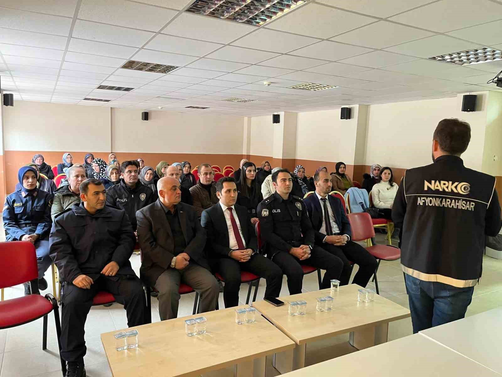 AFYONKARAHİSAR’DA ANNE VE ANNE ADAYLARI BİLGİLENDİRİLDİ
