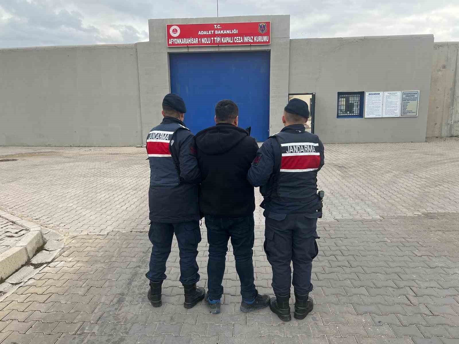 AFYONKARAHİSAR’DA ARANAN KAÇAK YAKALANDI