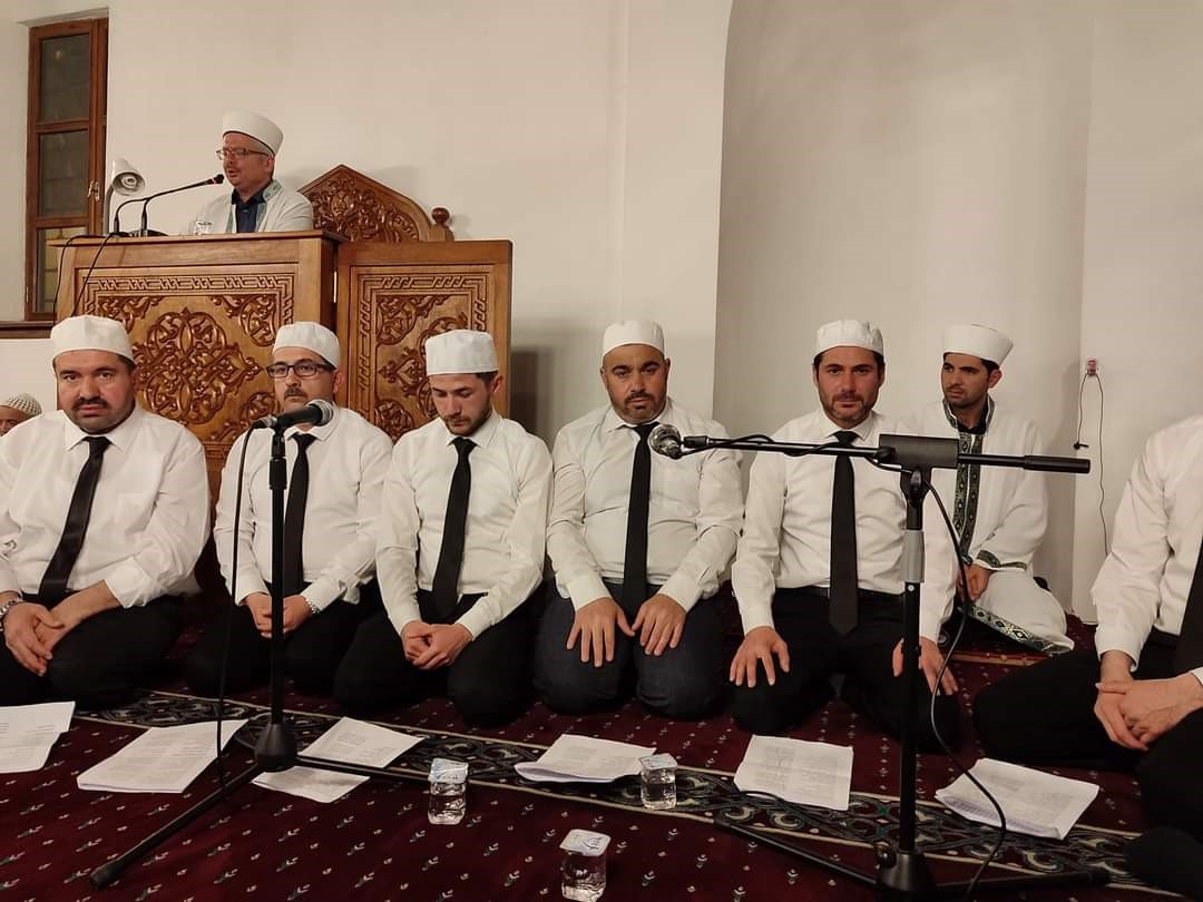 Berat Gecesi Afyonkarahisar’da gerçekleştirilen program ile huşu içinde geçerken, cemaat