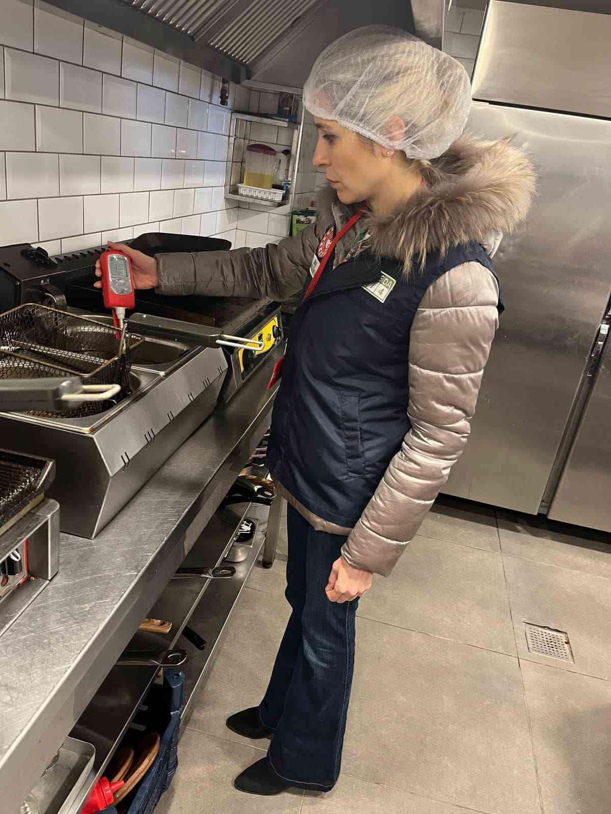 AFYONKARAHİSAR’DA FAST-FOOD MEKANLARI DENETLENDİ