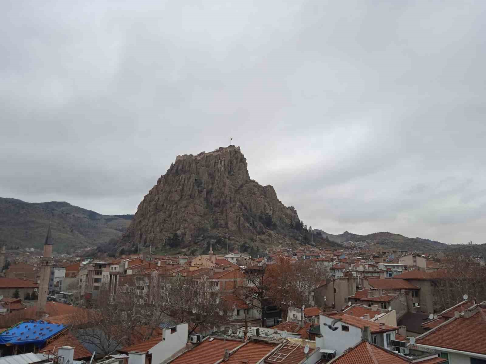 METEOROLOJİNİN UYARILARI SONRASI KENTTE BEKLENEN YAĞMUR YAĞIŞI SABAH ERKEN SAATLERDE