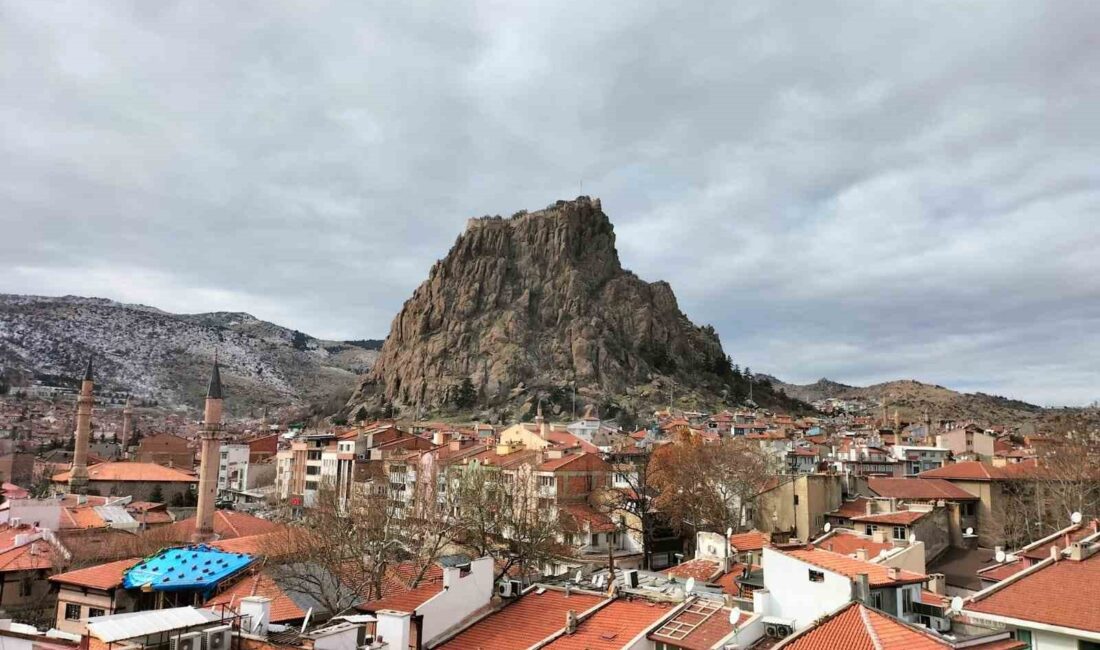 Yurtta hava durumu Yurdun kuzeydoğu kesimlerinin parçalı, yer yer çok bulutlu, diğer yerlerin