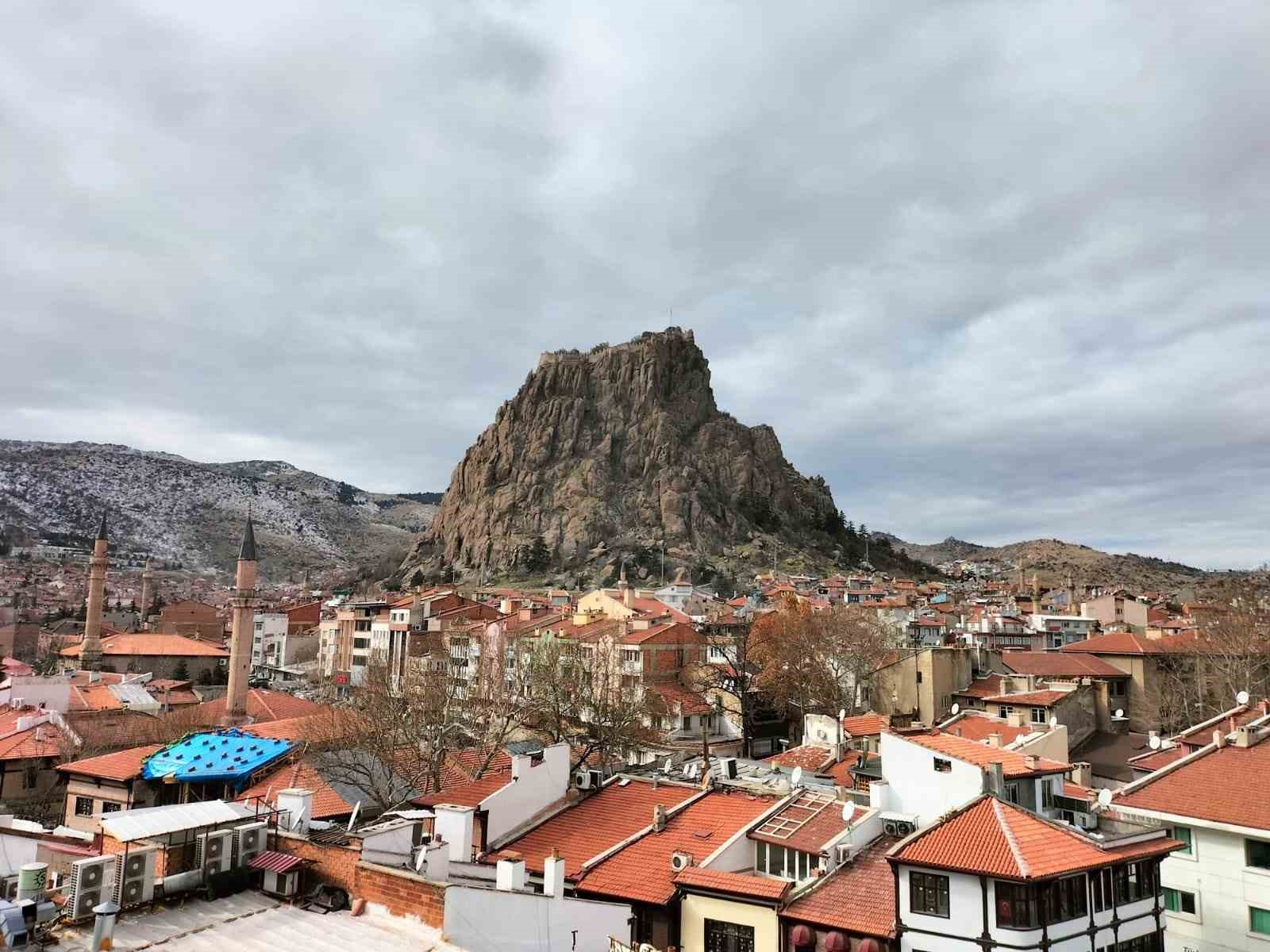 Yurdun kuzeydoğu kesimlerinin parçalı, yer yer çok bulutlu, diğer yerlerin