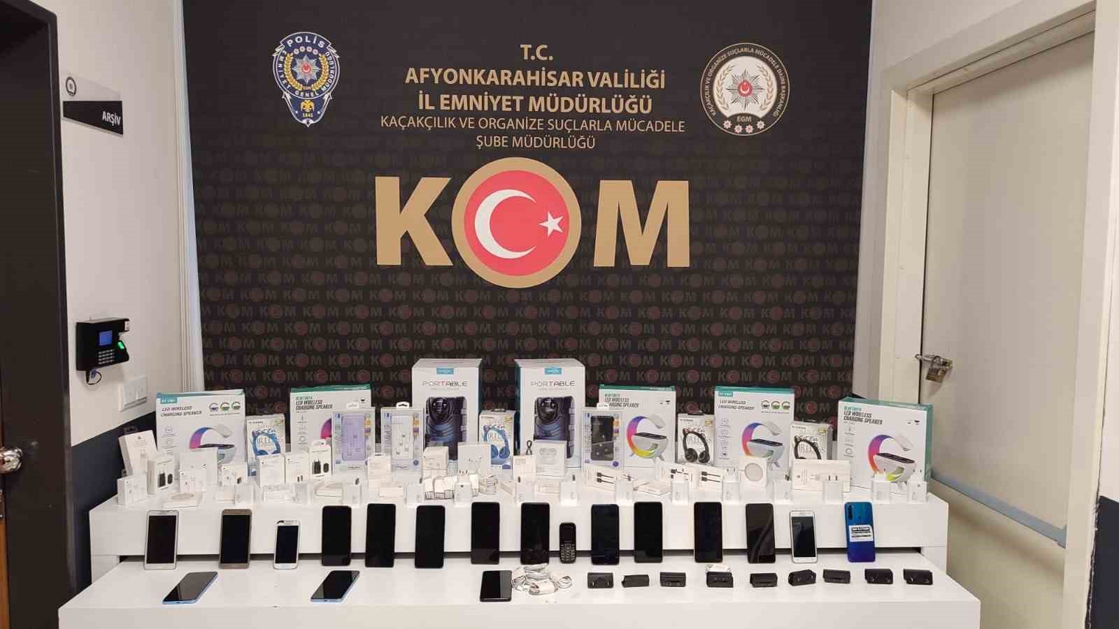 AFYONKARAHİSAR’DA POLİS TARAFINDAN 2 İŞ YERİNE YAPILAN BASKINDA 17 ADET