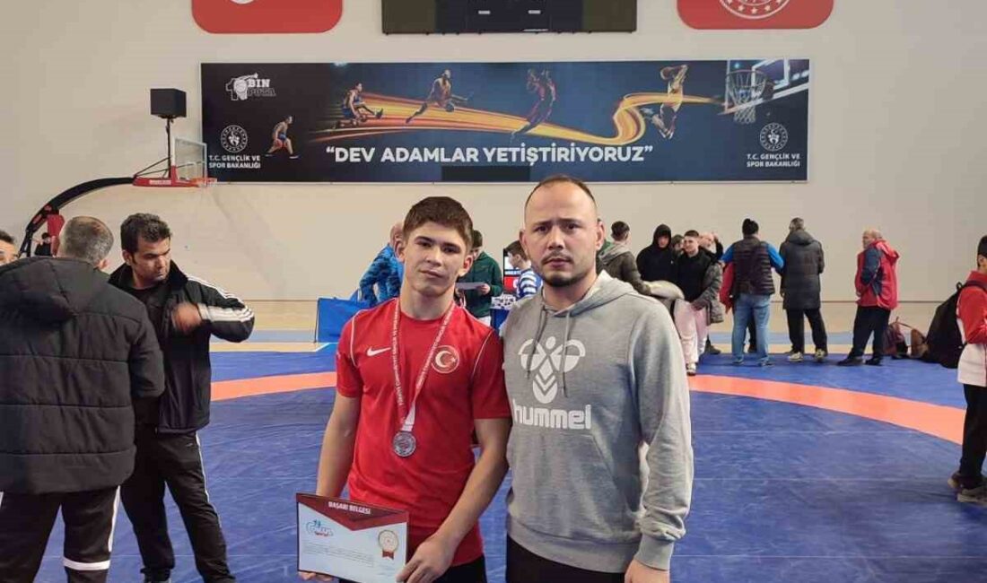 Afyonkarahisar Sporcu Eğitim Merkezi öğrencisi İrfan Korkmaz, Türkiye Güreş Şampiyonasında