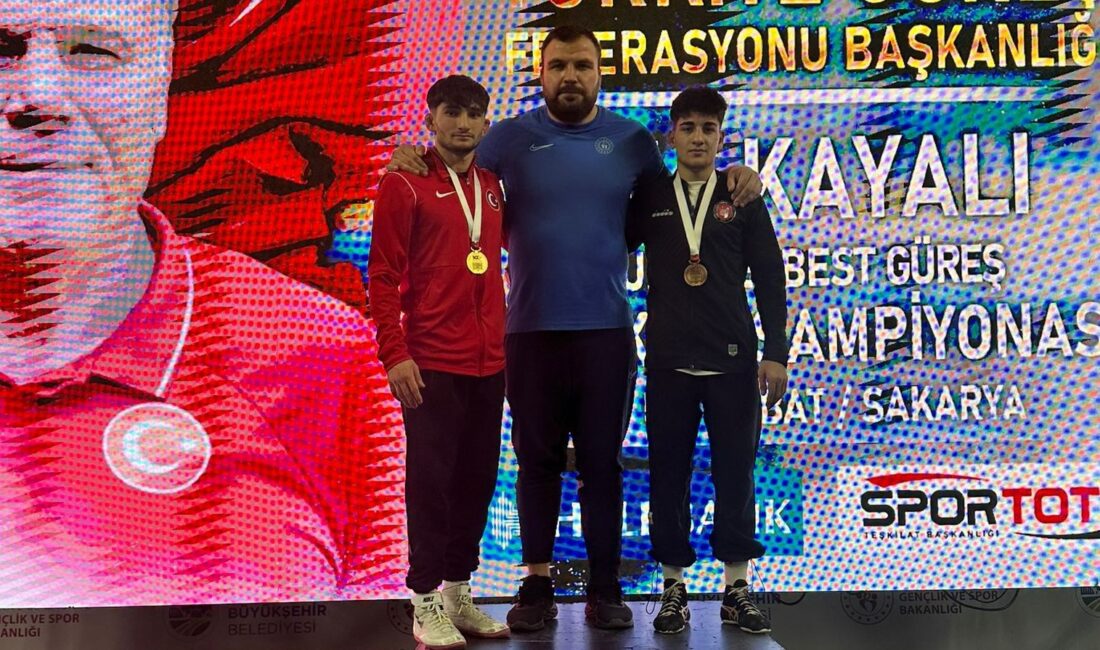 GÜREŞ U-20 TÜRKİYE ŞAMPİYONASI'NDA YARIŞAN AFYONKARAHİSAR TÜRKİYE OLİMPİK HAZIRLIK MERKEZİ