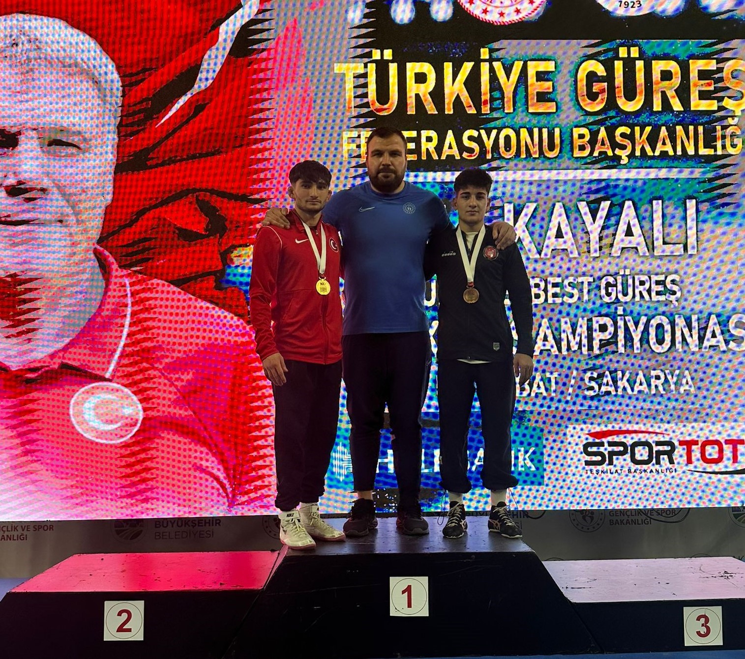 GÜREŞ U-20 TÜRKİYE ŞAMPİYONASI'NDA YARIŞAN AFYONKARAHİSAR TÜRKİYE OLİMPİK HAZIRLIK MERKEZİ