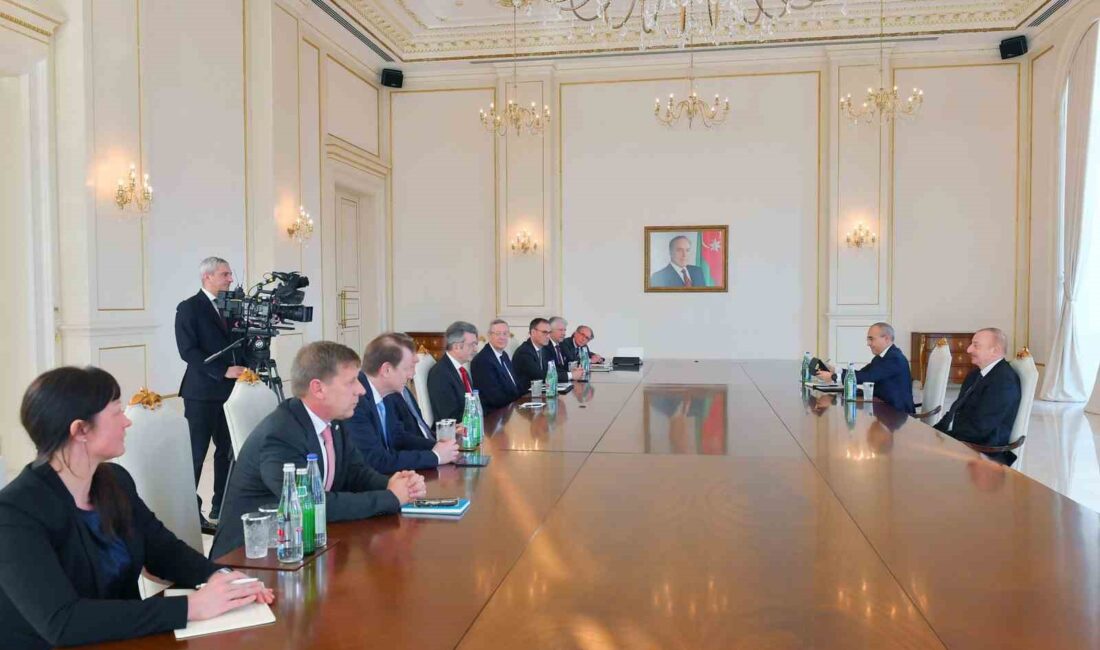 ALİYEV’DEN MACRON VE BORELL’E TEPKİ: “AZERBAYCAN KENDİ TOPRAKLARINI VE EGEMENLİĞİNİ