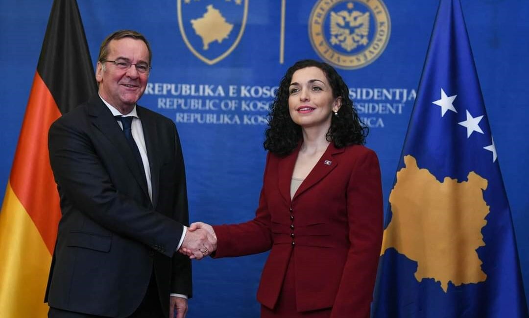 ALMANYA SAVUNMA BAKANI BORİS PİSTORİUS, KOSOVA'DA CUMHURBAŞKANI VYOSA OSMANİ İLE