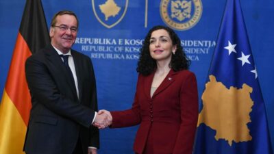 ALMANYA SAVUNMA BAKANI BORİS PİSTORİUS, KOSOVA'DA CUMHURBAŞKANI VYOSA OSMANİ İLE