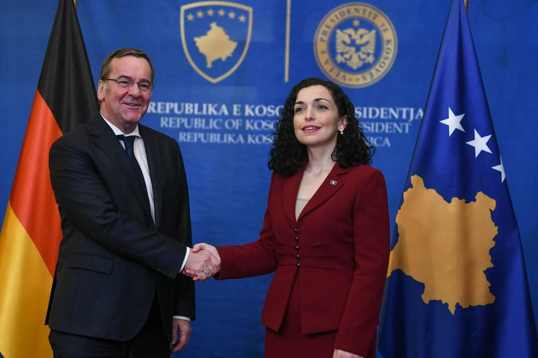 ALMANYA SAVUNMA BAKANI BORİS PİSTORİUS, KOSOVA'DA CUMHURBAŞKANI VYOSA OSMANİ İLE