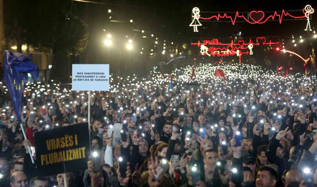 ARNAVUTLUK’TA ARNAVUTLUK’TA ESKİ BAŞBAKAN VE ANA MUHALEFETTEKİ DEMOKRATİK PARTİ LİDERİ