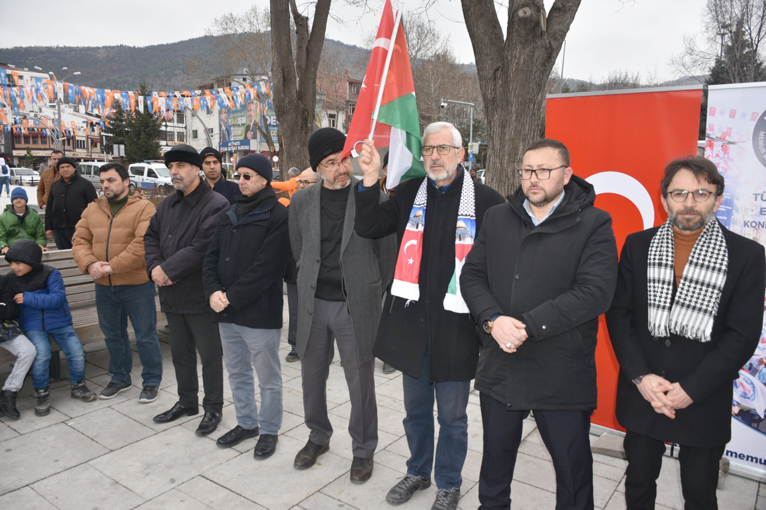 Afyonkarahisar’da “Öğrenci ve Öğretmenler Gazzeli Çocuklar İçin Toplanıyor” etkinliği düzenlendi.