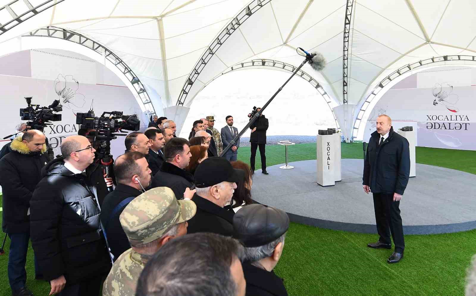 Hocalı Katliamı’nın kurbanlarını anan Azerbaycan Cumhurbaşkanı İlham Aliyev, "Hocalı’nın Azerbaycan