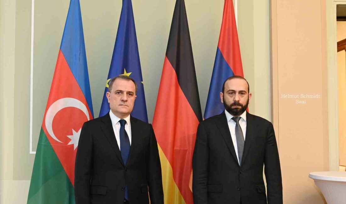 Azerbaycan Dışişleri Bakanı Ceyhun Bayramov ile Ermenistan Dışişleri Bakanı Ararat