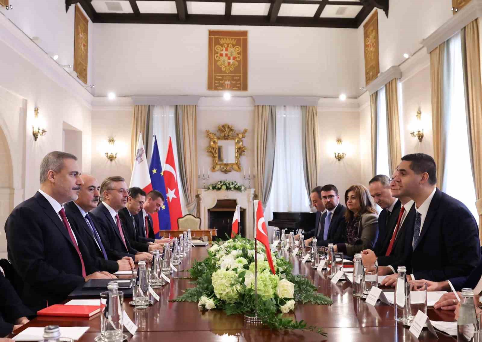 DIŞİŞLERİ BAKANI HAKAN FİDAN, VALETTA'DA MALTALI MEVKİDAŞI IAN BORG İLE