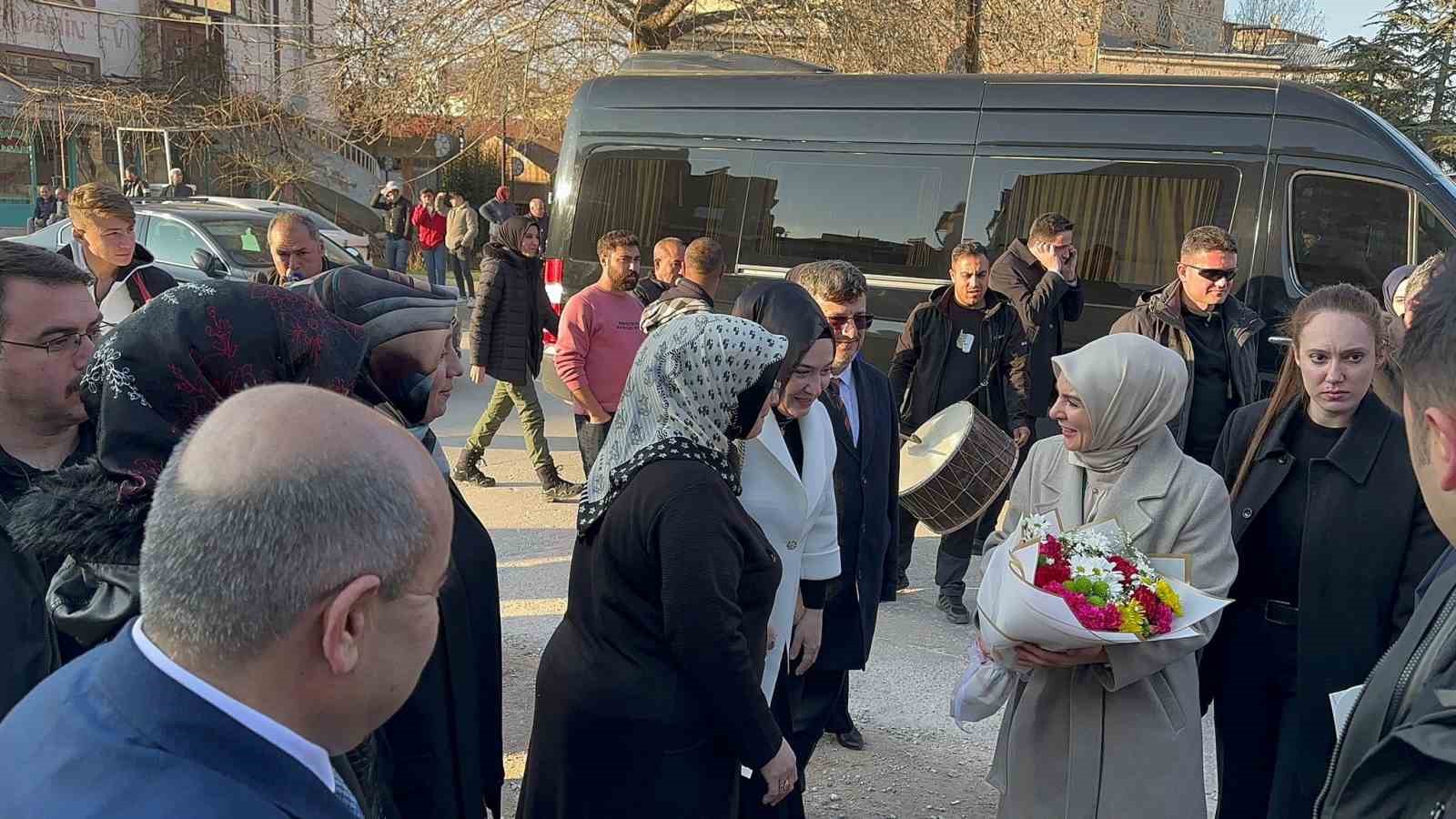 AİLE VE SOSYAL HİZMETLER BAKANI MAHİNUR ÖZDEMİR GÖKTAŞ, YAKLAŞAN YEREL