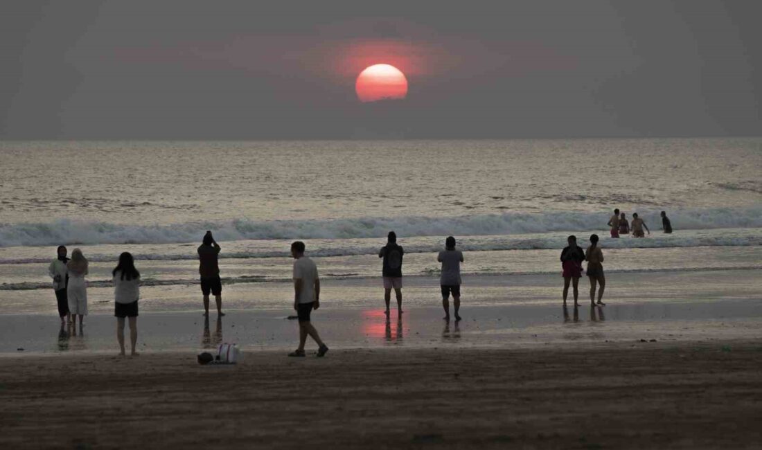 BALİ’YE GİDEN YABANCI TURİSTLER 10 DOLAR VERGİ ÖDEYECEK