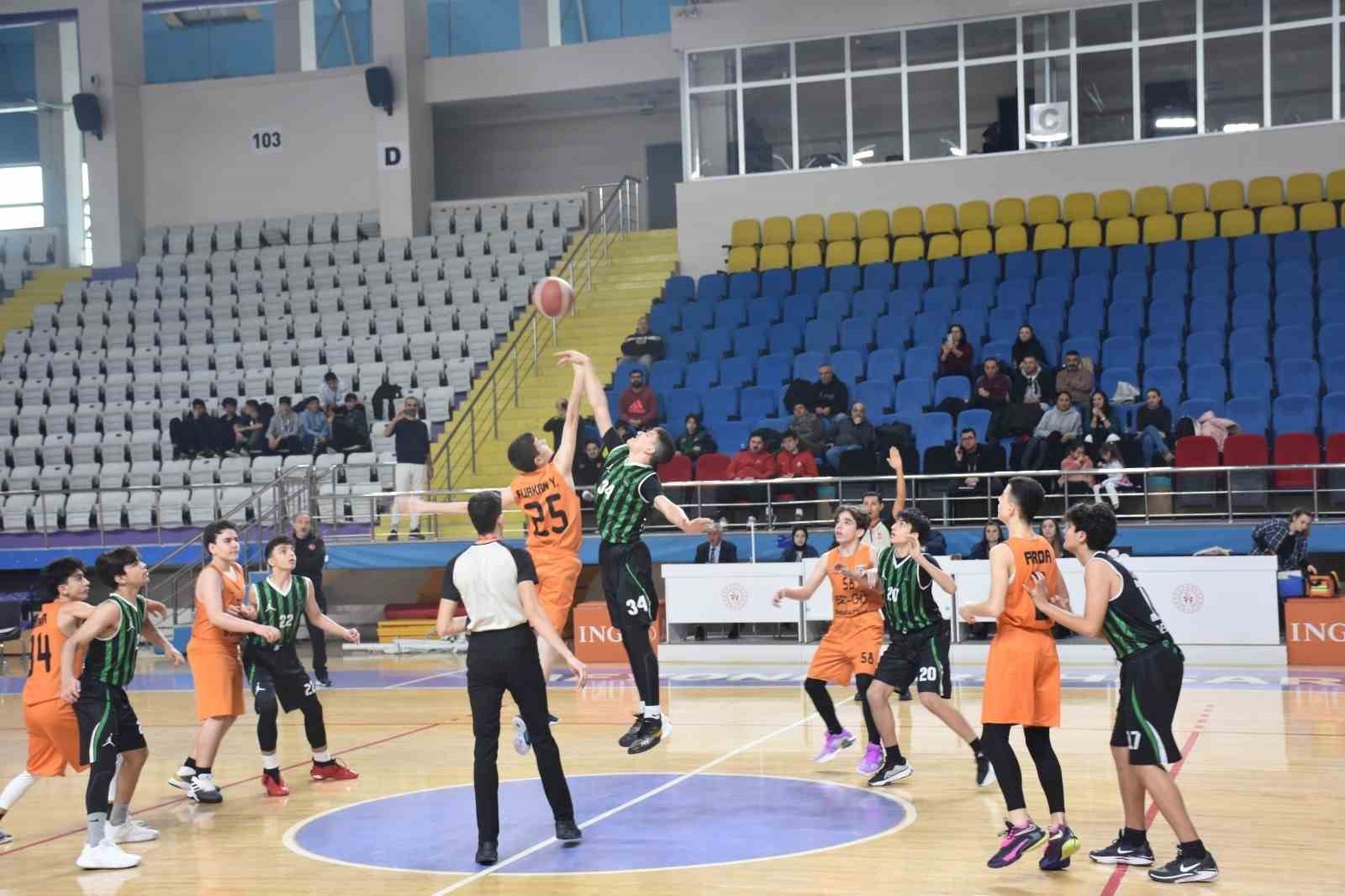 BASKETBOL U-14 İKİNCİ BÖLGE ŞAMPİYONASI AFYONKARAHİSAR’DA BAŞLADI