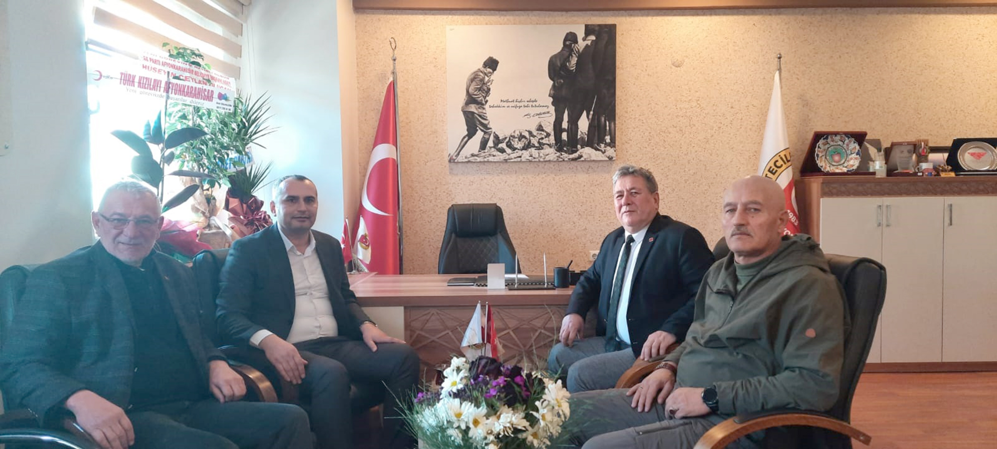 Afyon Gazeteciler Cemiyetini Beyaz Belge Sahibi Resul Sündük ziyaret etti