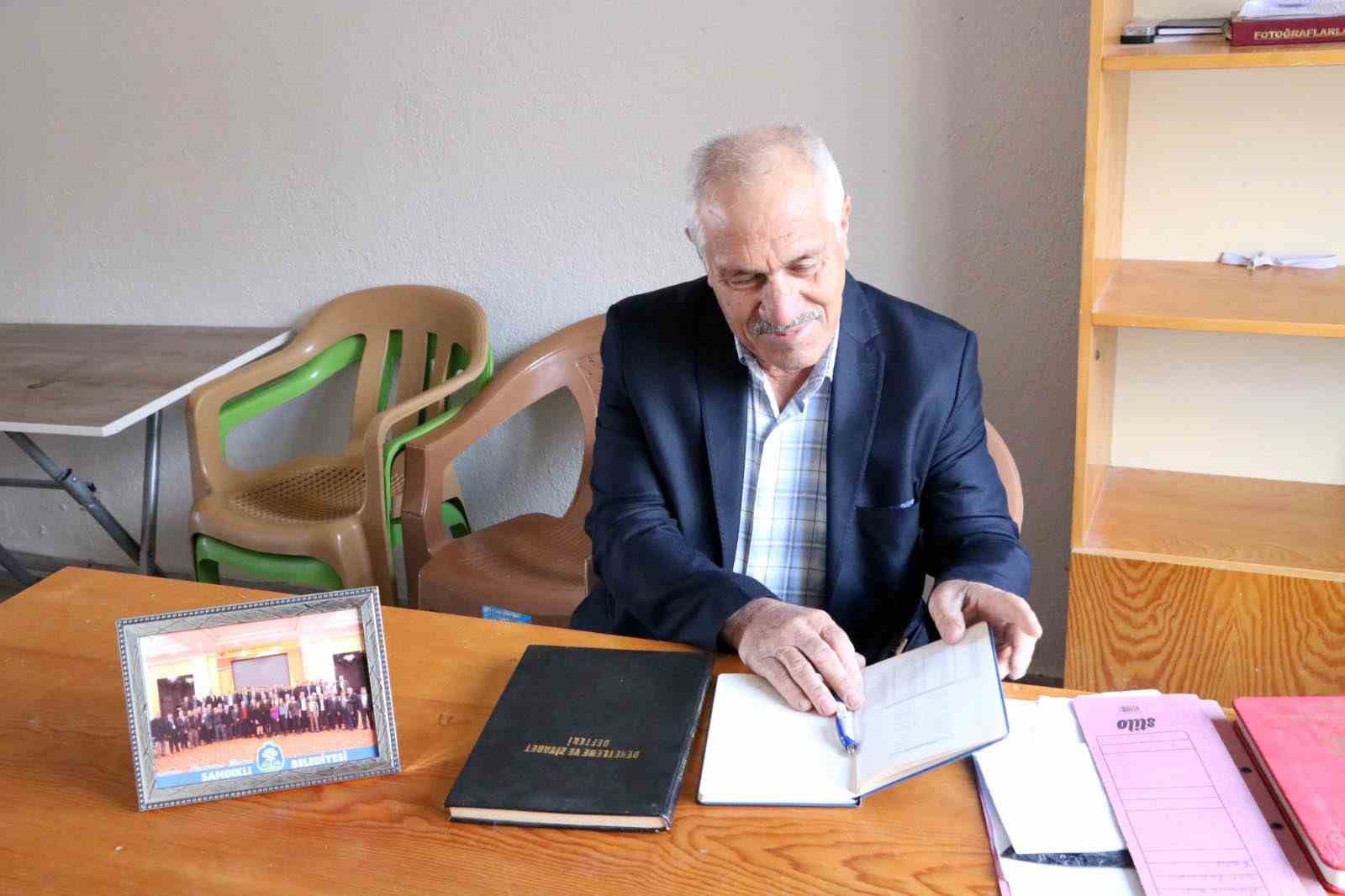AFYONKARAHİSAR’IN SANDIKLI İLÇESİNE BAĞLI 7 HANELİ 15 NÜFUSLU ASMACIK KÖYÜNÜN