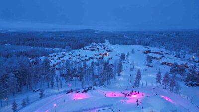 BUZULLARIN ARASINDA KARTPOSTALLARI ANDIRAN GÖRÜNÜMÜYLE DİKKAT ÇEKEN FİNLANDİYA’DA TÜRK TURİSTLER,