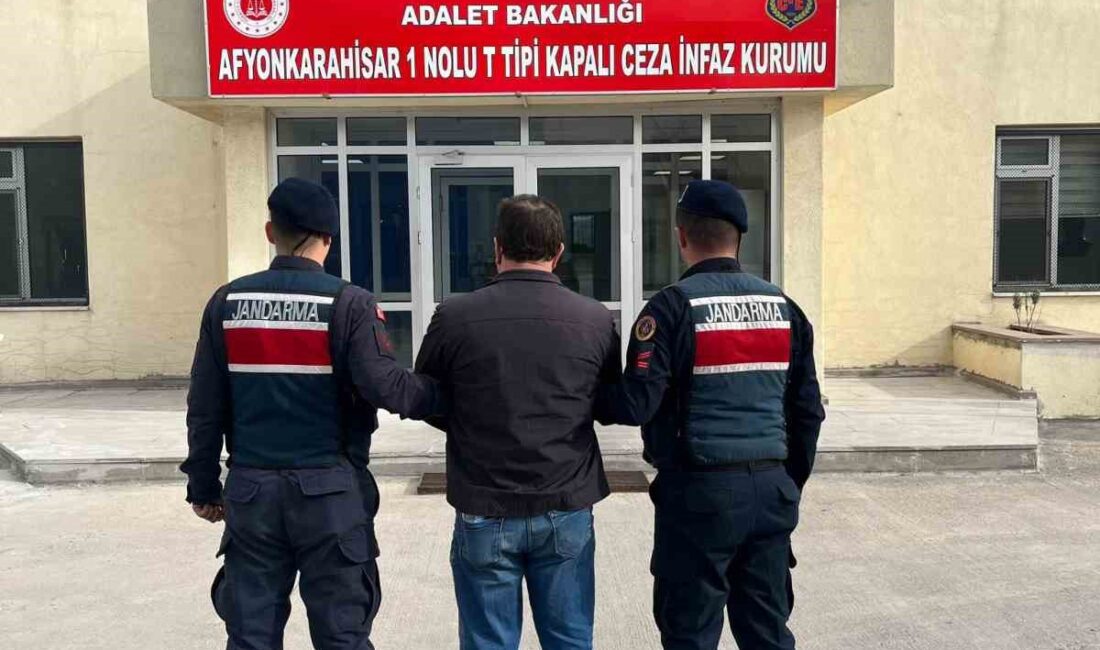 AFYONKARAHİSAR’DA ÇEŞİTLİ SUÇLARDAN HAPİS CEZASIYLA ARANAN 2 ŞAHIS JANDARMA EKİPLERİ