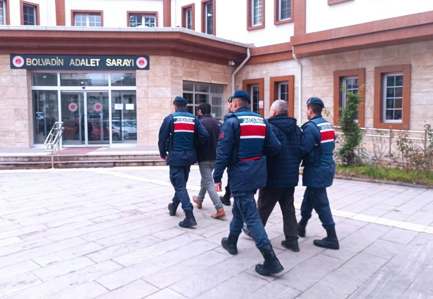 AFYONKARAHİSAR’DA 2 KAÇAK YAKALANDI