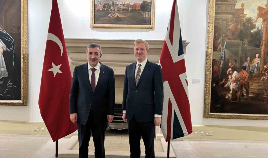 Cumhurbaşkanı Yardımcısı Cevdet Yılmaz, Londra’da İngiltere Başbakan Yardımcısı Oliver Dowden