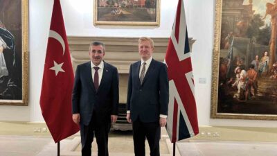 Cumhurbaşkanı Yardımcısı Cevdet Yılmaz, Londra’da İngiltere Başbakan Yardımcısı Oliver Dowden