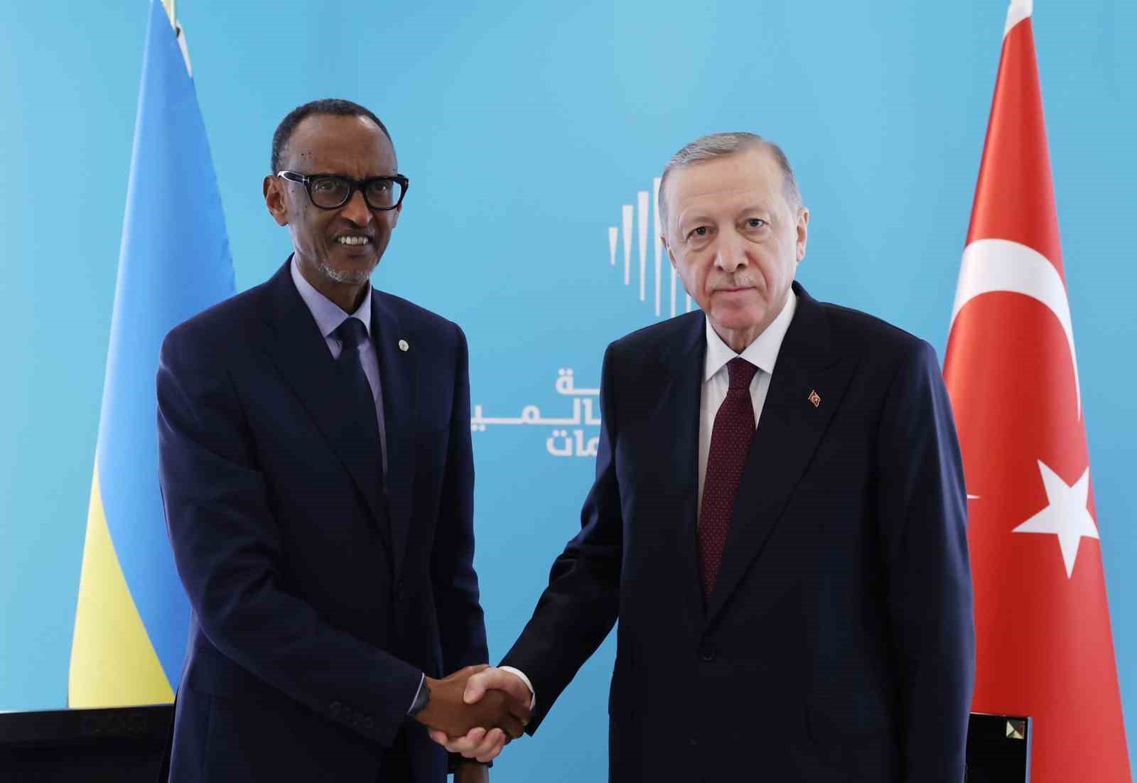 CUMHURBAŞKANI ERDOĞAN, DUBAİ’DE RUANDA DEVLET BAŞKANI PAUL KAGAME İLE BİR