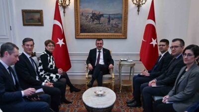 Cumhurbaşkanı Yardımcısı Cevdet Yılmaz, Londra’da Avrupa İmar ve Kalkınma Bankası