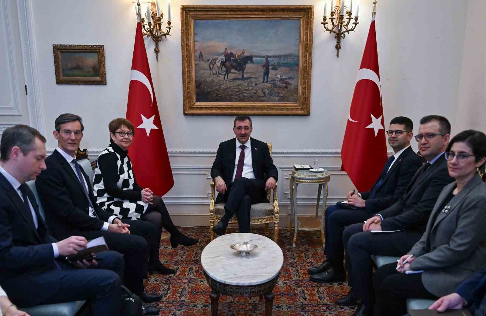 Cumhurbaşkanı Yardımcısı Cevdet Yılmaz, Londra’da Avrupa İmar ve Kalkınma Bankası