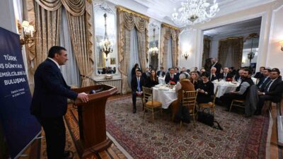 Cumhurbaşkanı Yardımcısı Cevdet Yılmaz, İngiltere’nin başkenti Londra’da Türk iş dünyası