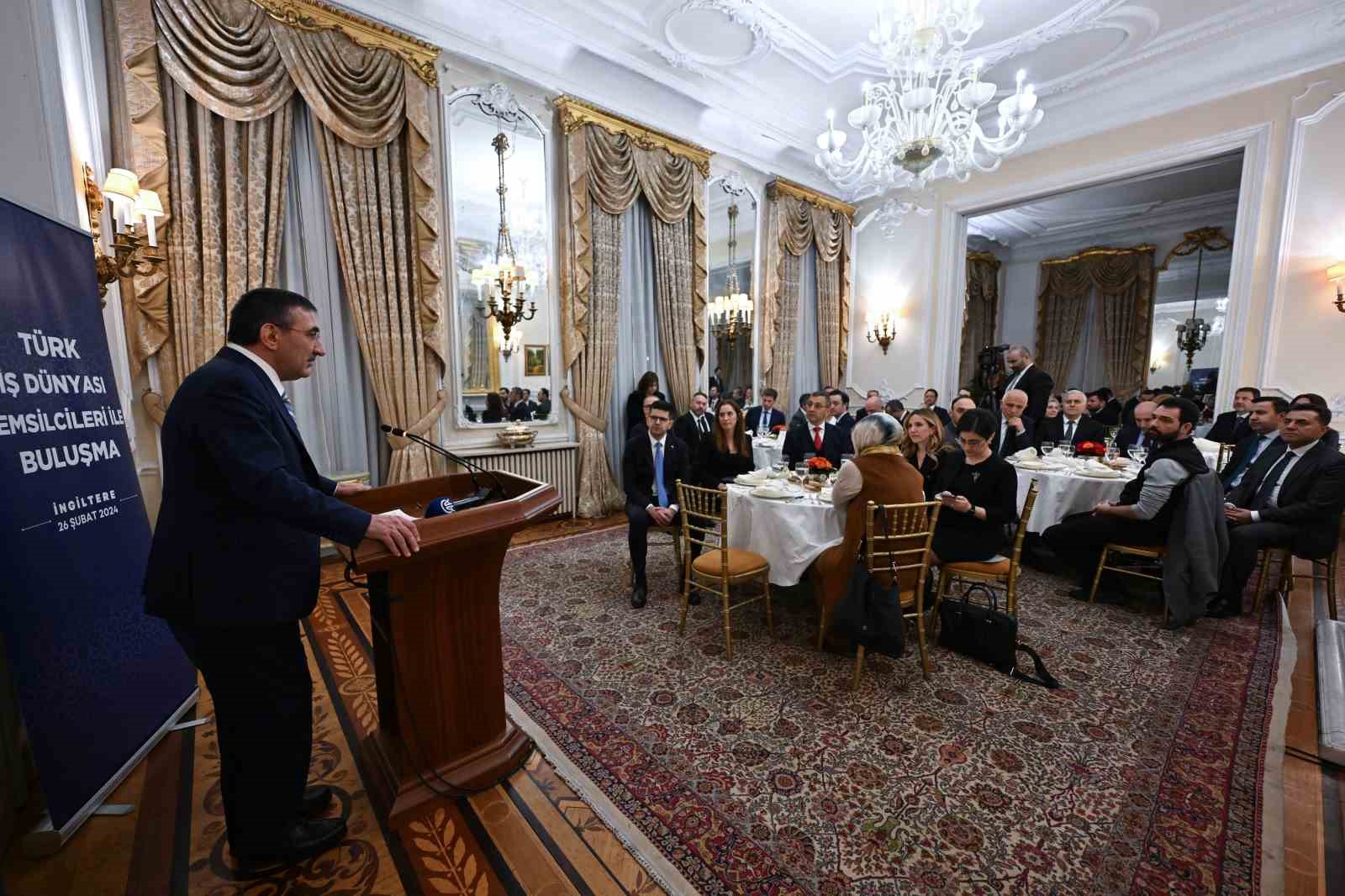 Cumhurbaşkanı Yardımcısı Cevdet Yılmaz, İngiltere’nin başkenti Londra’da Türk iş dünyası