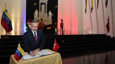 Dışişleri Bakanı Hakan Fidan, Venezuela’nın başkenti Karakas’ta devrimci lider Simon