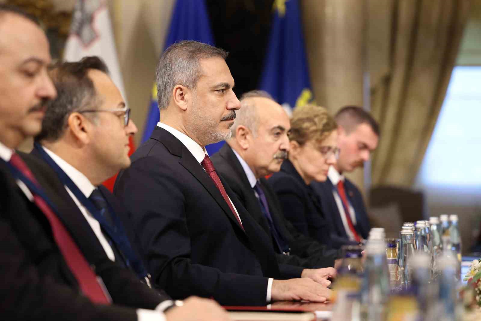 DIŞİŞLERİ BAKANI FİDAN, MALTA CUMHURBAŞKANI VELLA İLE BİR ARAYA GELDİ