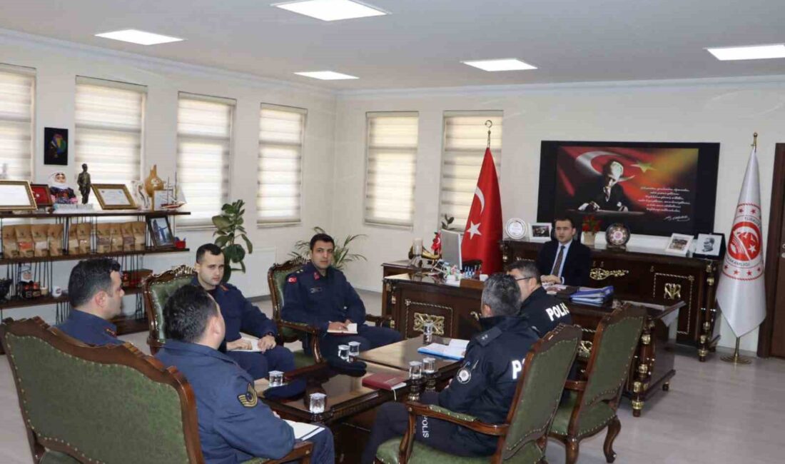 AFYONKARAHİSAR’IN EMİRDAĞ İLÇESİNDE YAPILAN GÜVENLİK VE ASAYİŞ TOPLANTISINDA HUZUR VE