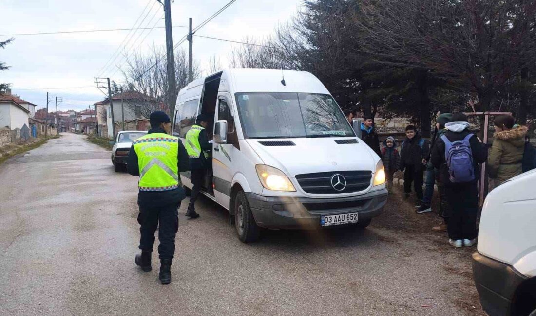 AFYONKARAHİSAR’IN EMİRDAĞ İLÇESİNDE JANDARMA TARAFINDAN OKUL SERVİS ARAÇLARINA YÖNELİK DENETİM
