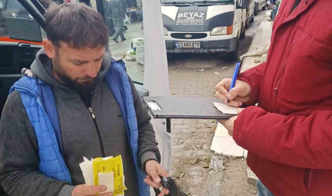 TARIM VE ORMAN İL MÜDÜRLÜĞÜ EKİPLERİ AFYONKARAHİSAR’DA FİDAN SATIŞI YAPAN