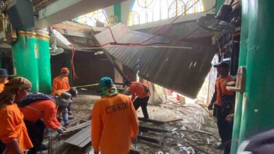 FİLİPİNLER'İN SAN JOSE DEL MONTE ŞEHRİNDE BULUNAN BİR KİLİSENİN ASMA