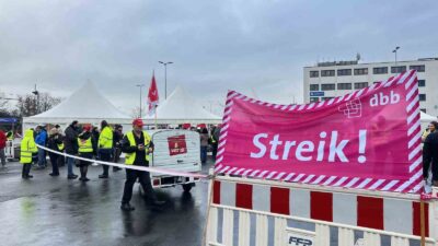 ALMANYA’DA FRANKFURT HAVALİMANI’NDA İŞÇİLER GREVE GİTTİ: 800 UÇUŞ İPTAL EDİLDİ