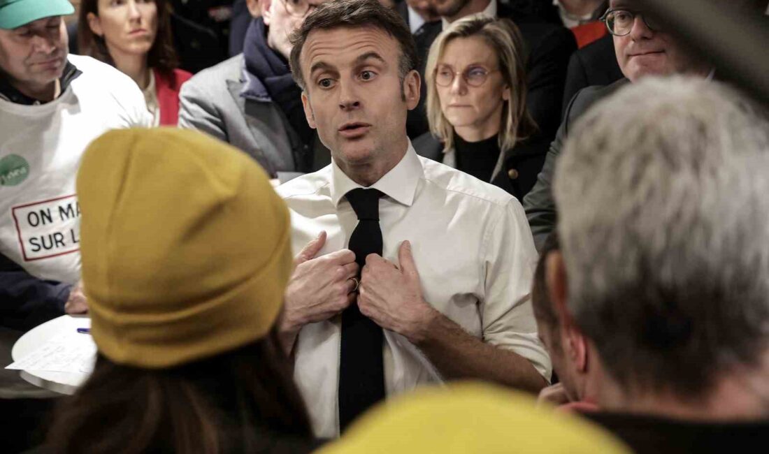 Fransa’nın başkenti Paris’te onlarca çiftçi, Cumhurbaşkanı Emmanuel Macron’un katıldığı Uluslararası