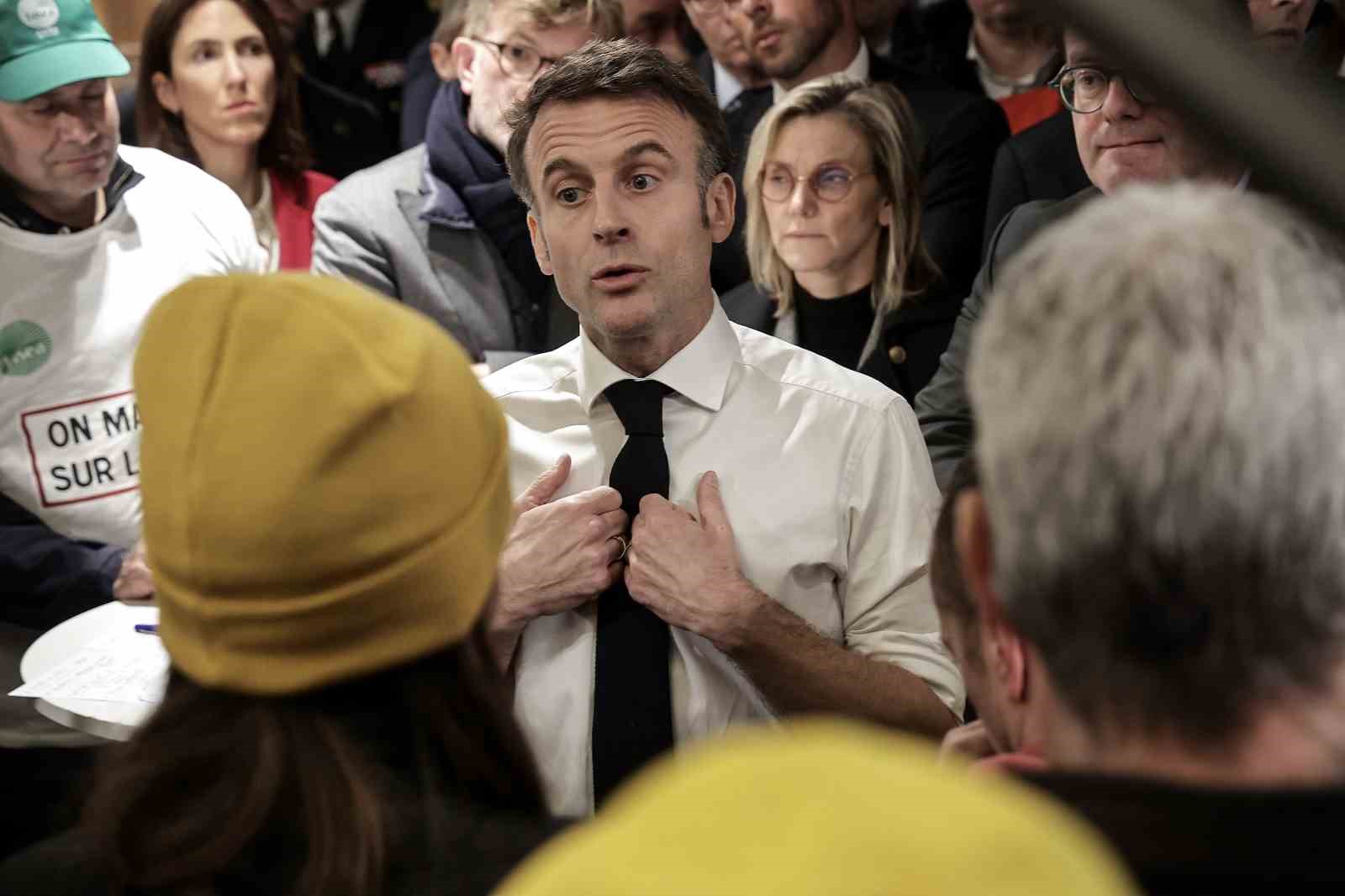 Fransa’nın başkenti Paris’te onlarca çiftçi, Cumhurbaşkanı Emmanuel Macron’un katıldığı Uluslararası