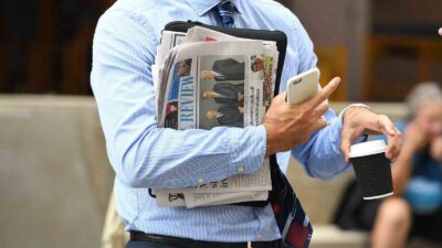 FRANSA’NIN KUZEYİNDEKİ SEİNE-PORT KASABASINDA KAMUSAL ALANDA AKILLI TELEFON KULLANIMI YASAKLANDI.